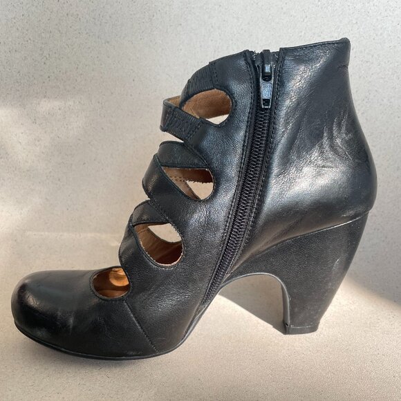 Miz Mooz Tillman Pumps / Black Witchy Style Heels with zipper closure Size 6 US - Picture 4 of 8